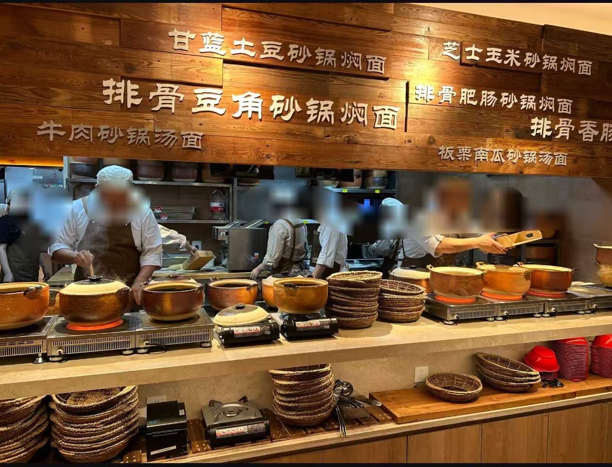 贾国龙上海连开三家焖面店 单店面积超2000平米