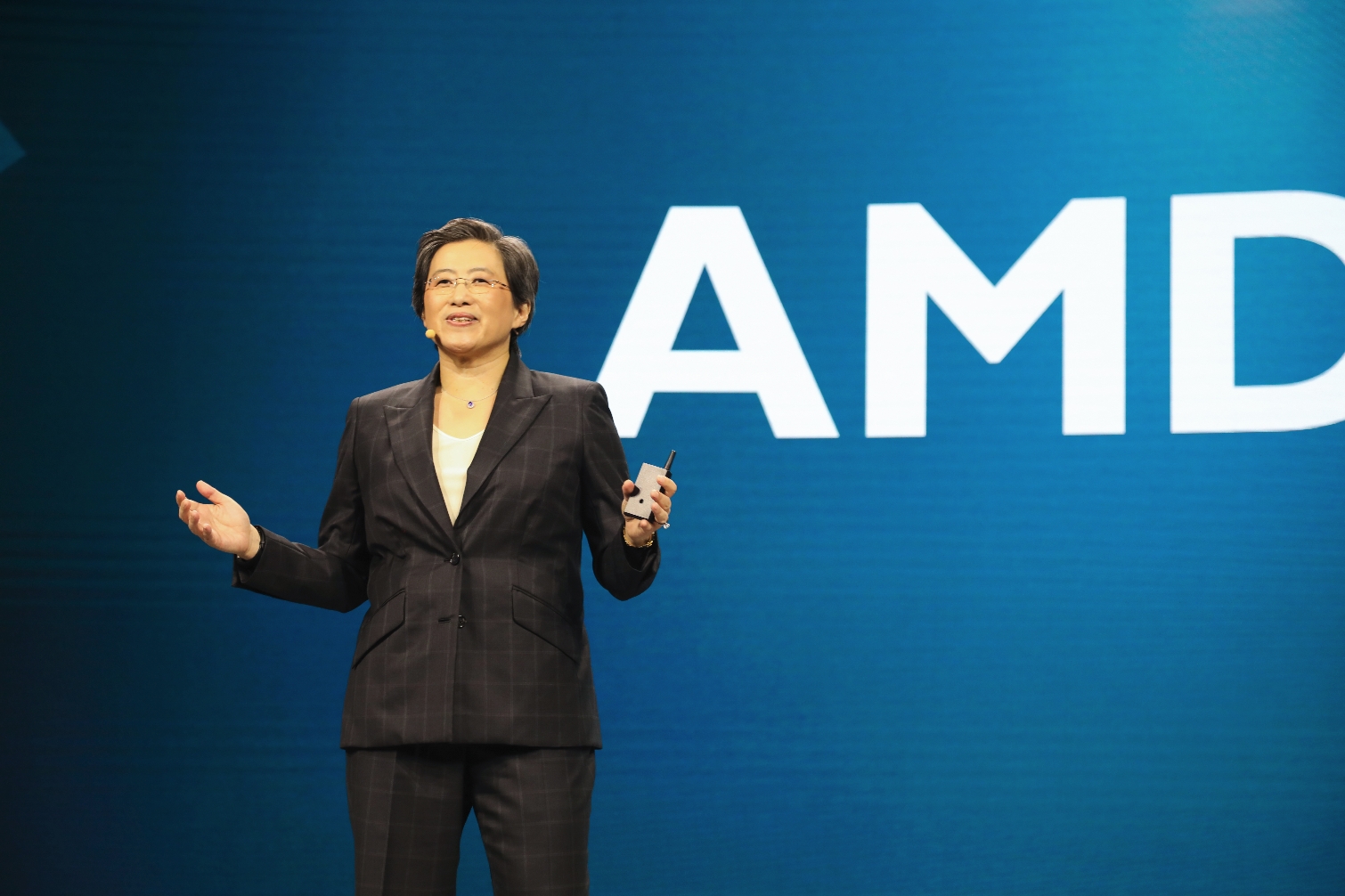 AMD市值逼近4万亿元 CPU、GPU涨价都受益 5年多涨了5倍
