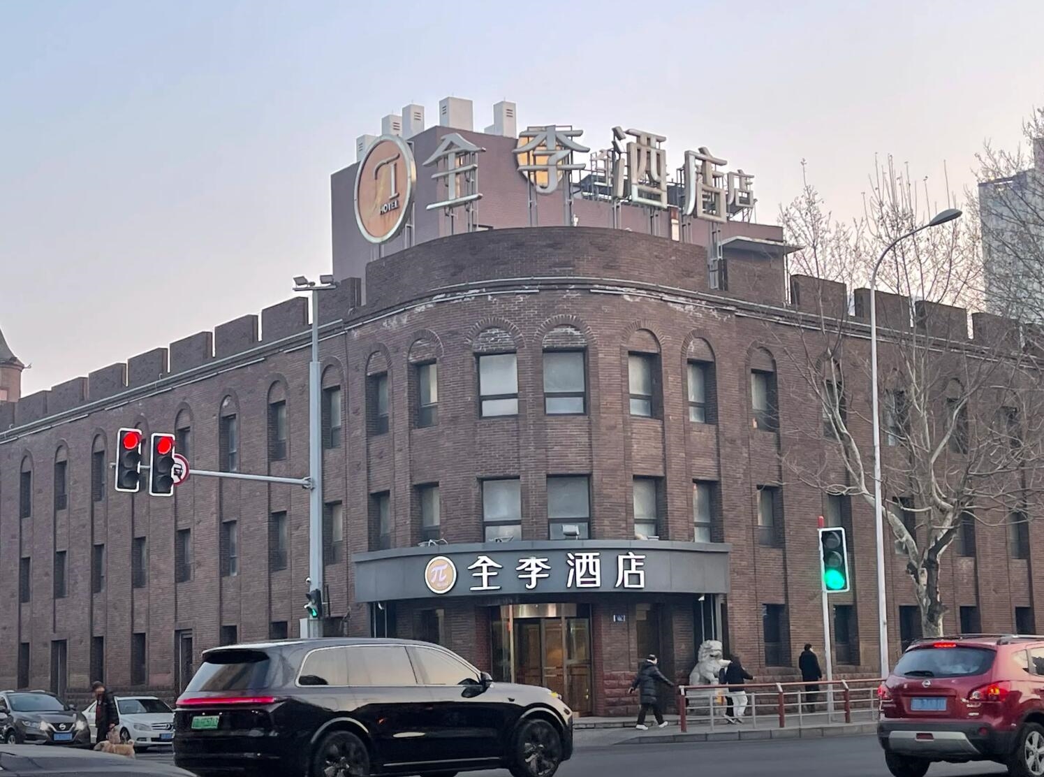 大连惊现"全李"酒店 曾是全季酒店