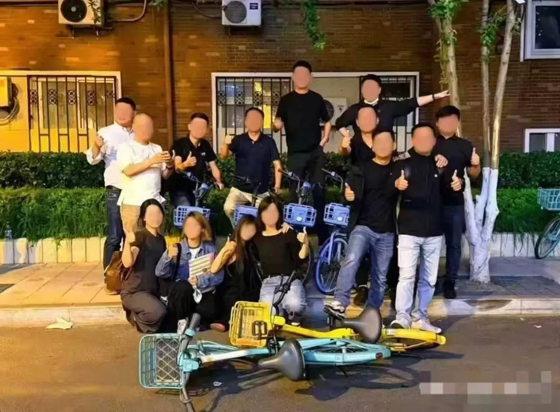 哈啰员工放倒青桔美团单车还合照?拉踩对手不能成习惯