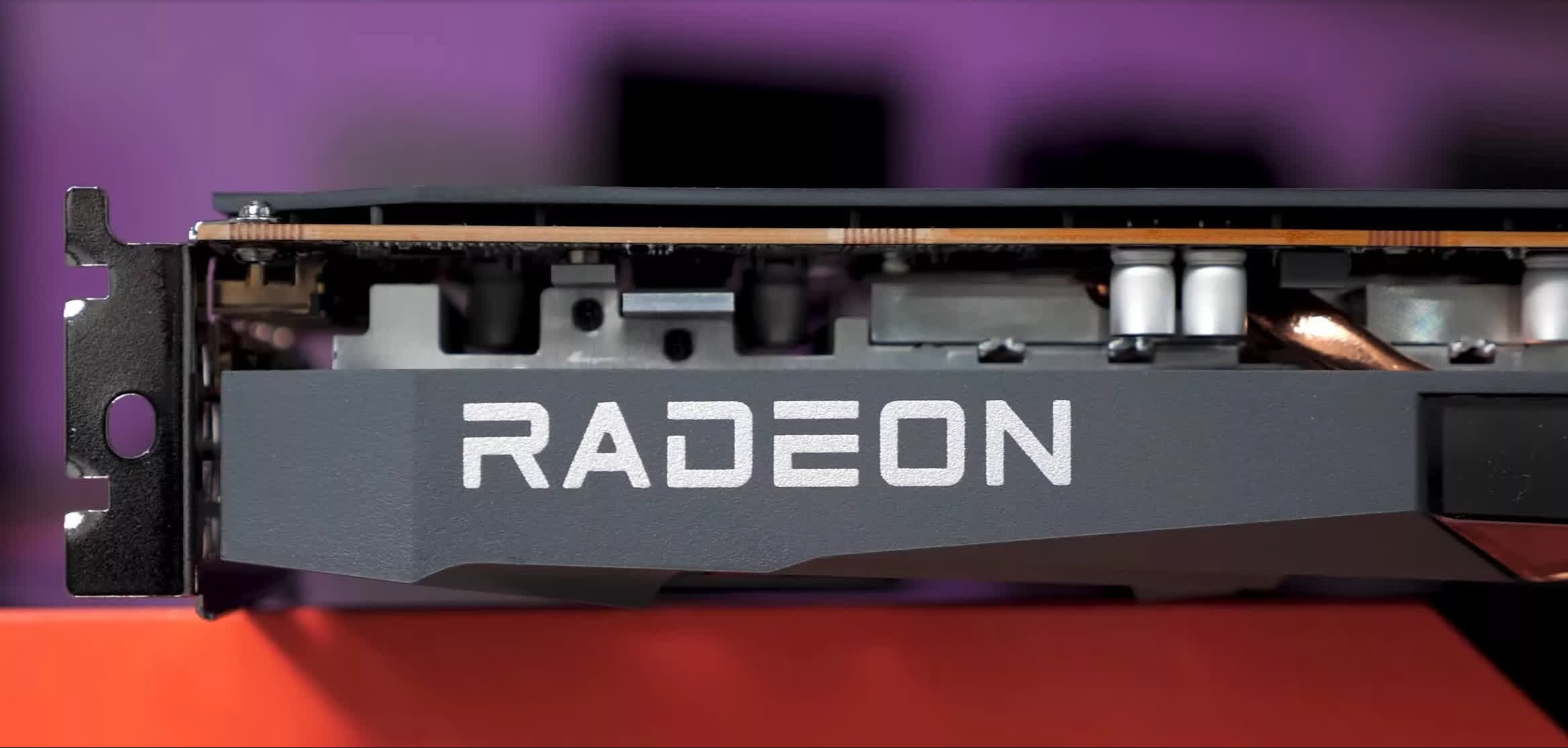 传AMD将推8GB Radeon RX 9050台式机显卡 正面挑战英伟达RTX 5050