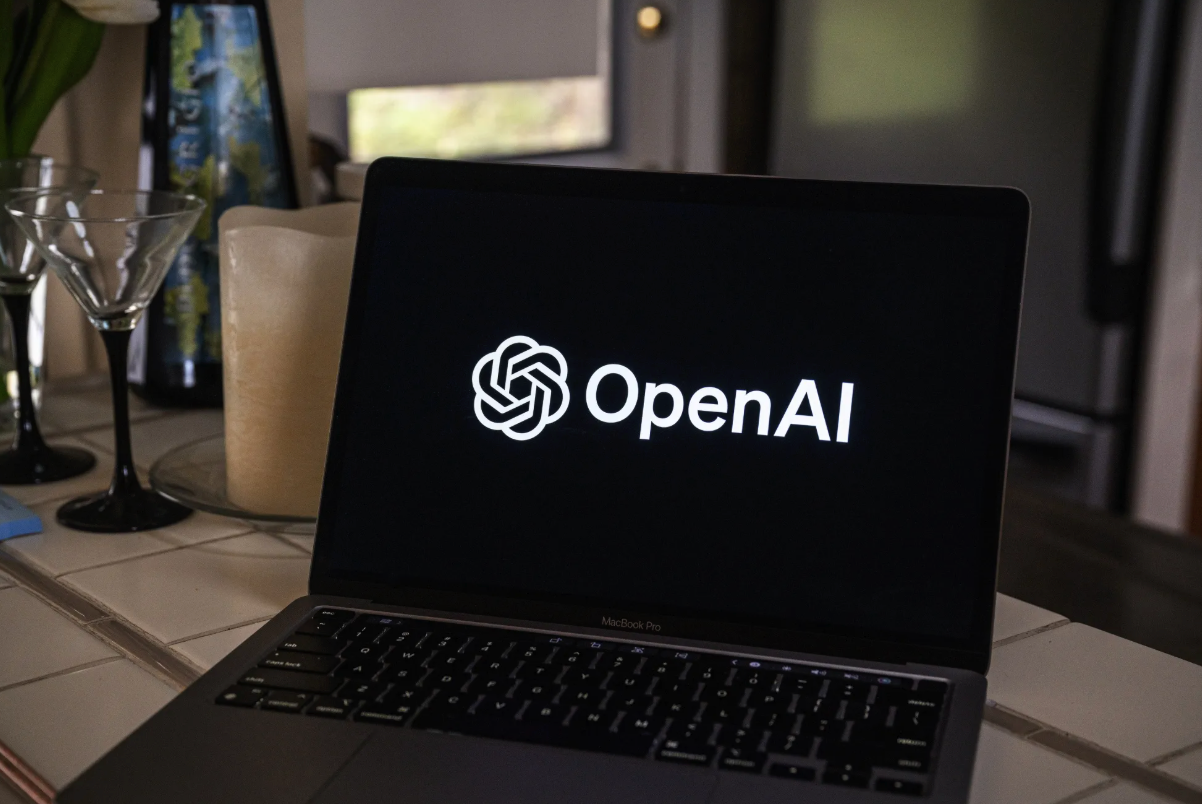 消息人士透露:OpenAI 正考虑采取法律手段起诉苹果公司