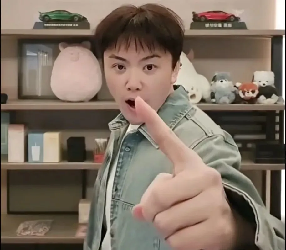 一天怒发75条微博的CEO 正“逼着”全公司两万员工出道当网红