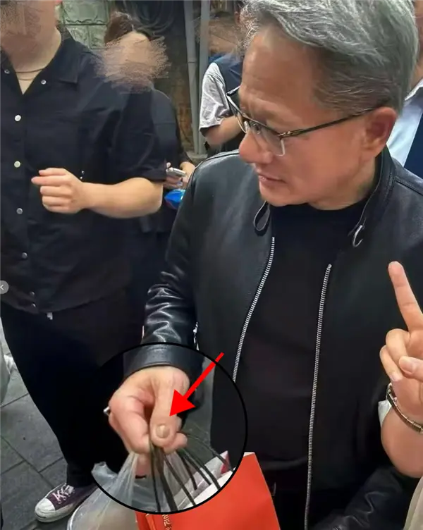 黄仁勋的指甲被网友云诊断成灰指甲 医生回应