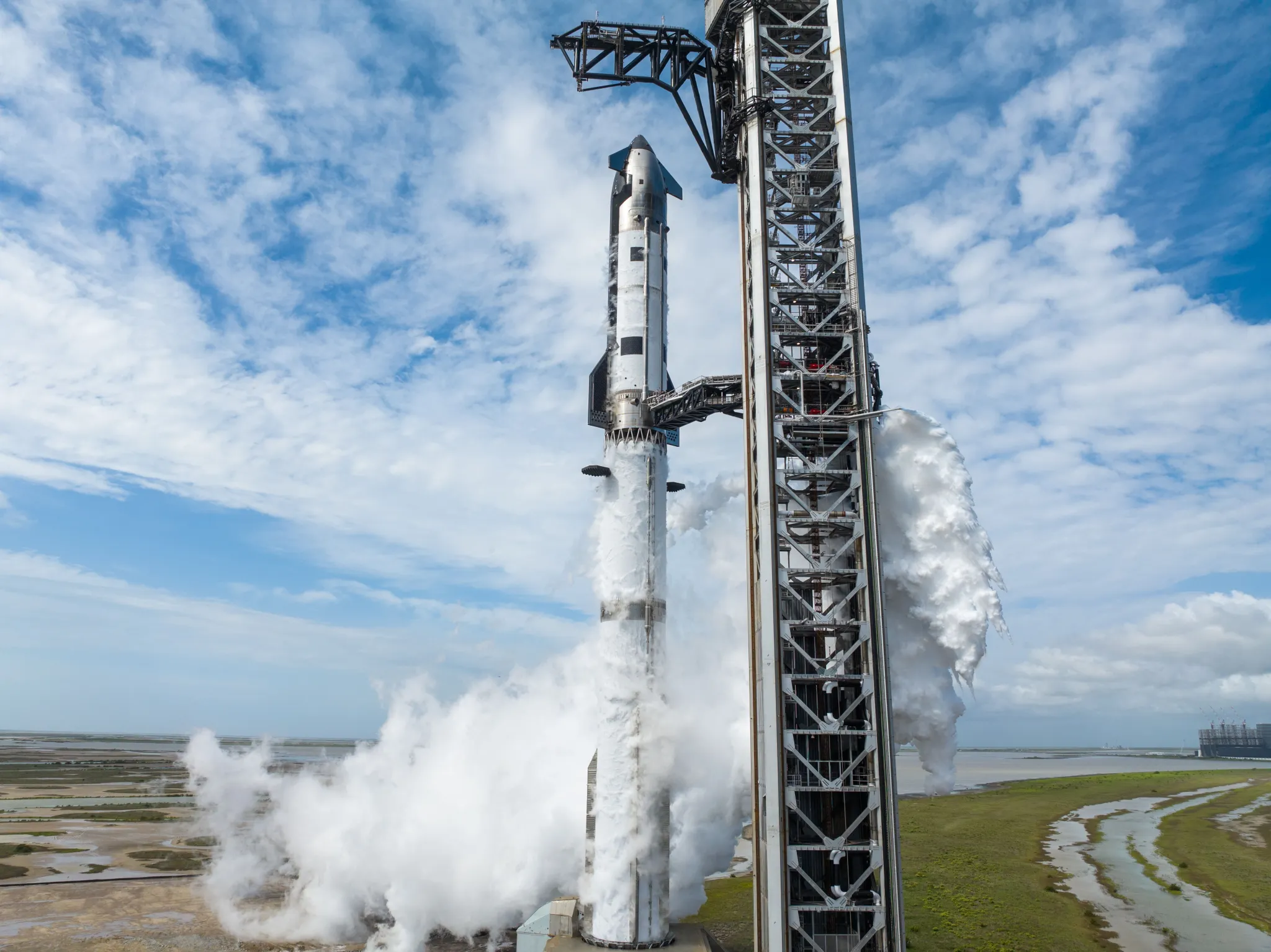 SpaceX在最后倒计时时叫停首飞星舰V3 计划周五再战