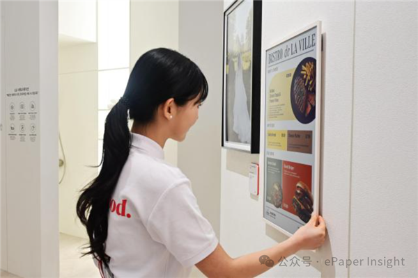 LG电子纸海报发布:不插电也能亮 32英寸2K屏薄如纸张