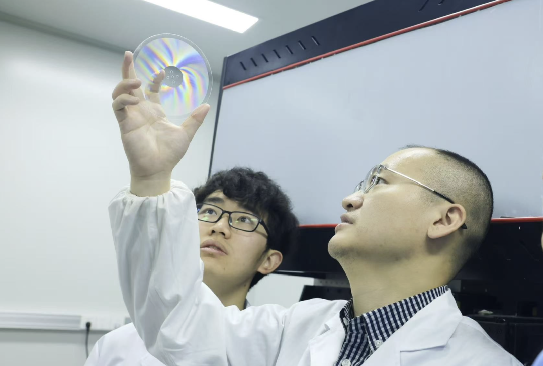 武汉一尧科技实现玻璃硬盘量产 单盘最大容量360TB