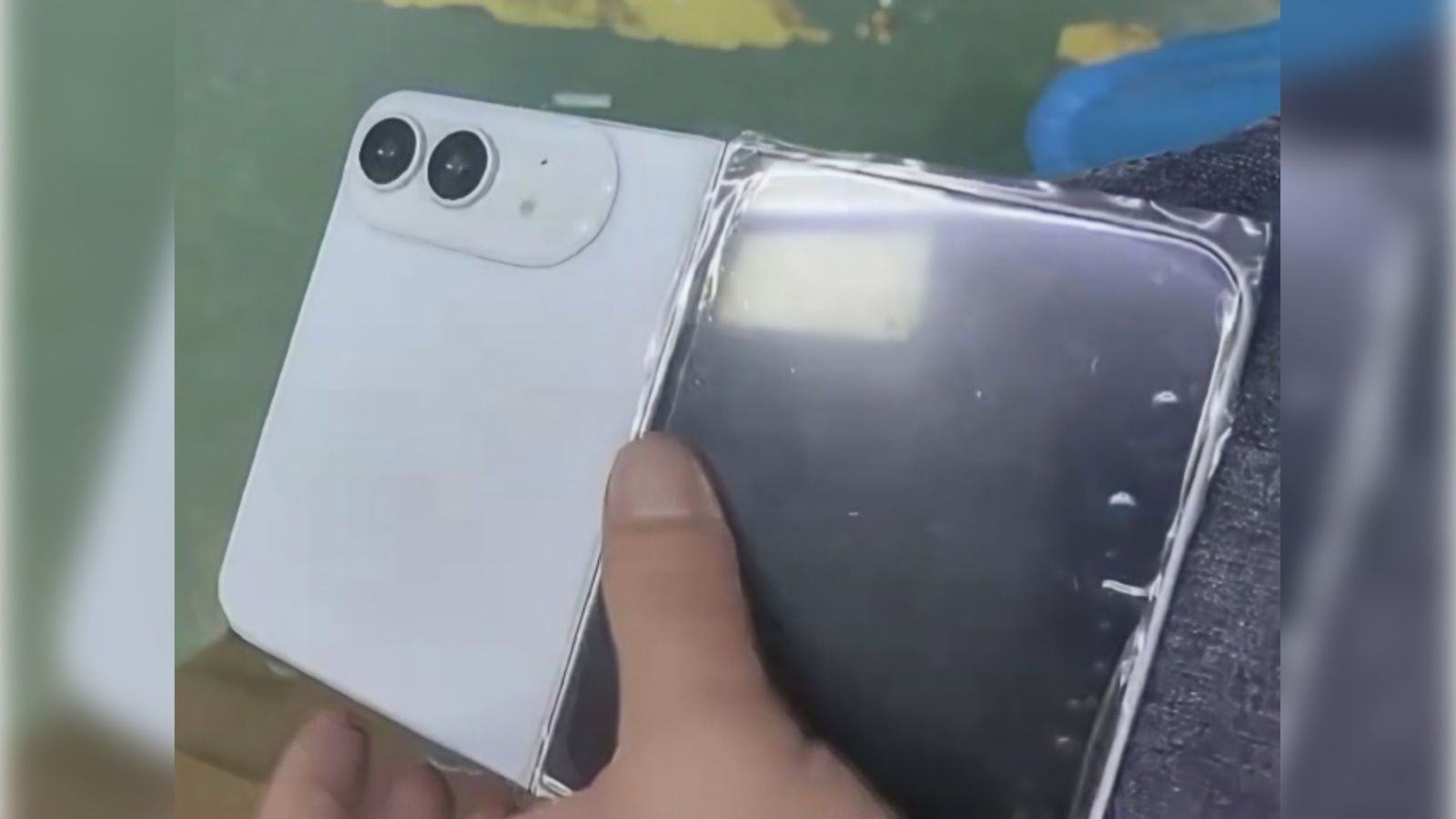 折叠屏iPhone Ultra首款配色疑似曝光 或仅提供两种颜色选择