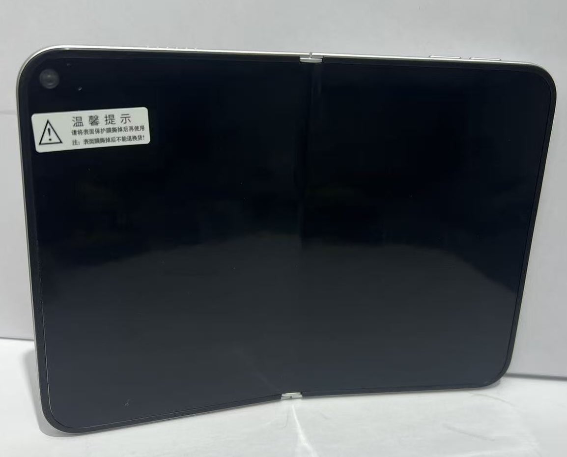 折叠屏 iPhone 模型更多实拍曝光 外观设计进一步明朗