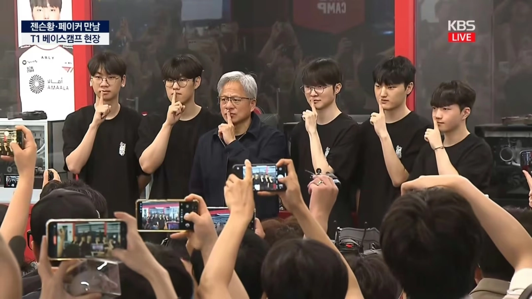 黄仁勋访韩首站会面Faker 称4070已是古董 送出双签5090