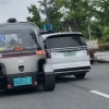 无人驾驶载客车上路被撞 乘客被堵门下不来