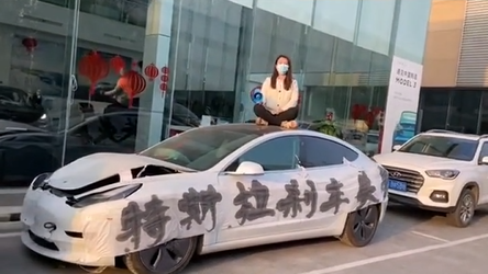 特斯拉车顶维权女车主再审申请被驳回 生效判决:构成诽谤