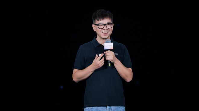 优必选发布全尺寸超仿生人形机器人 顶配版99万元
