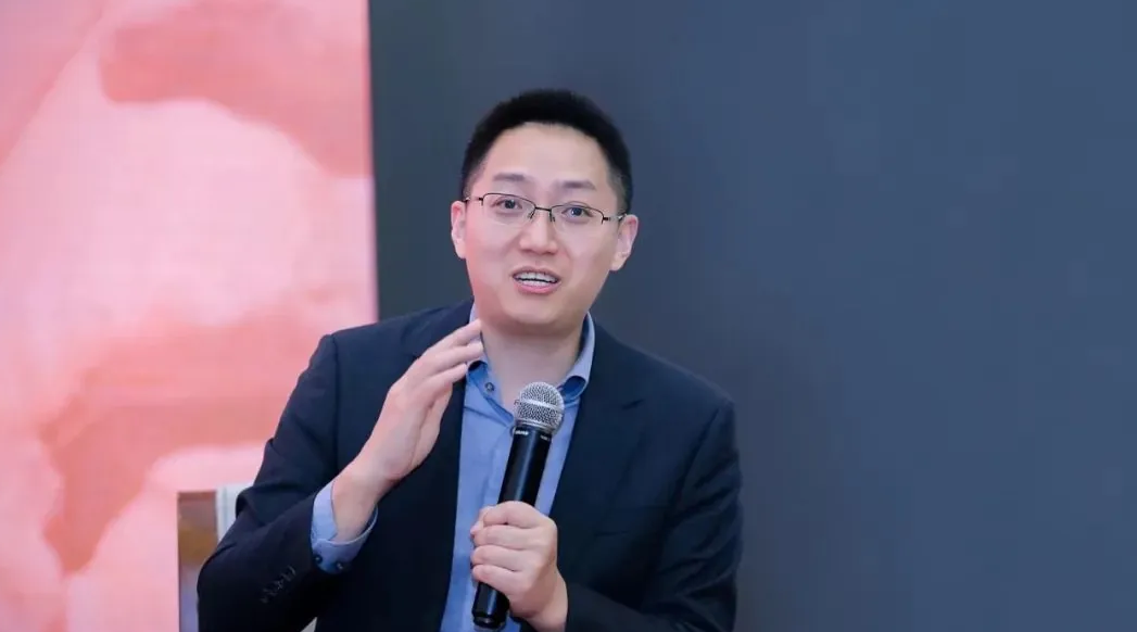 粉笔管理层大调整:张小龙辞去全部职务 副总裁盛海燕接任