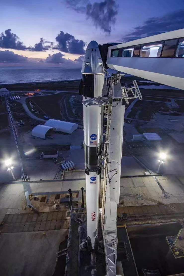 SpaceX公布太空移民新规划:拟于2026年底前启动发射 特斯拉机器人将成首批“居民”