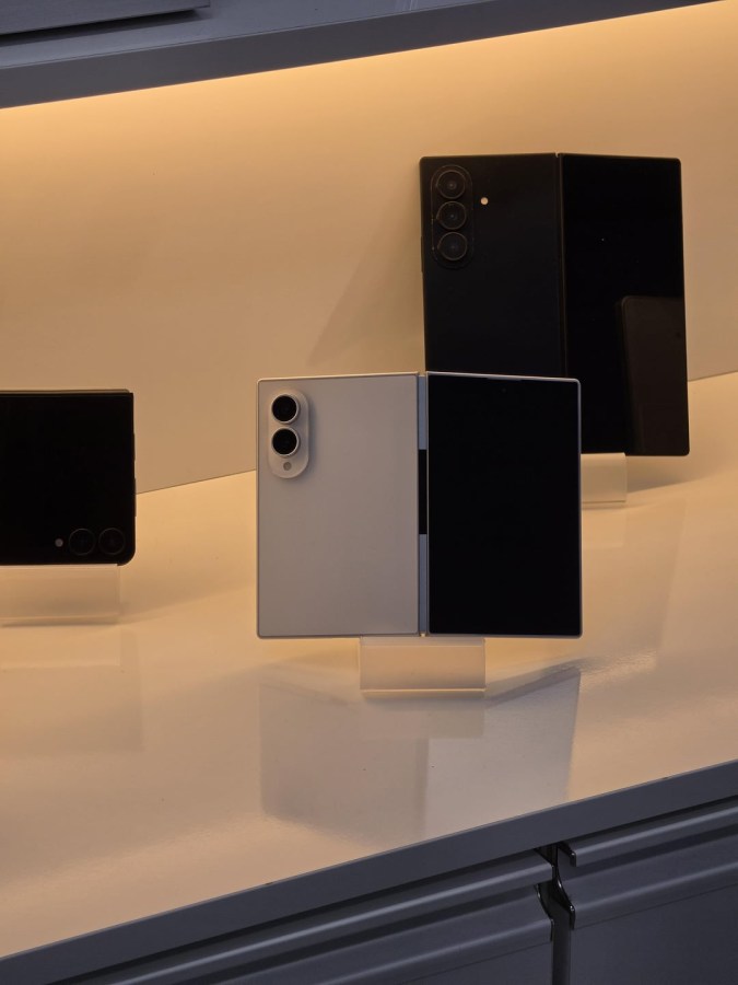 三星Galaxy Z Fold8、Fold8 Ultra及Flip8真机谍照流出