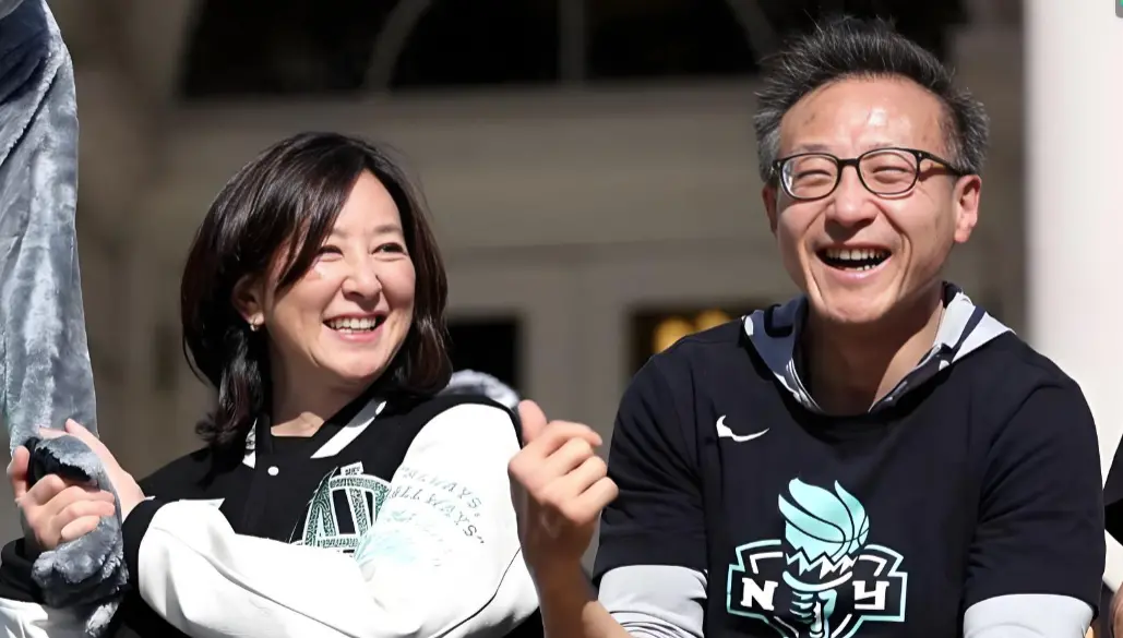 台湾姑娘吴明华的自立路:从“蔡崇信太太”到女子NBA冠军老板