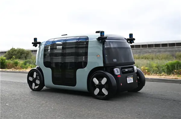亚马逊Zoox截胡马斯克 全球首家无方向盘的Robotaxi开始收费拉客