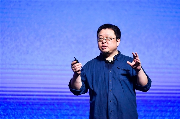 罗永浩再谈做锤子手机:当别人都在抄外国手机时 我们做出了不一样的东西