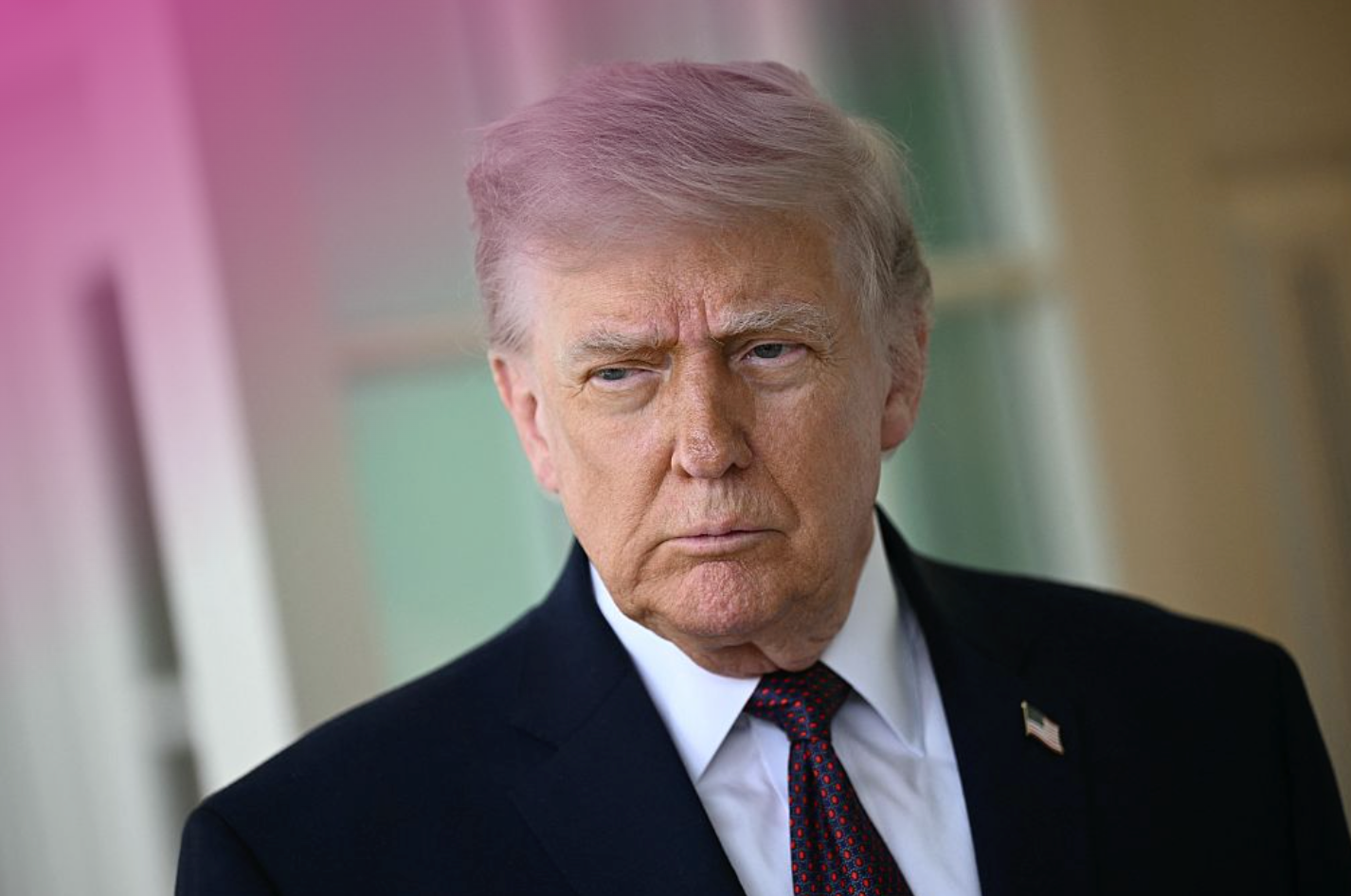 美国AI监管之争加剧 特朗普:国会想把AI公司监管到倒闭