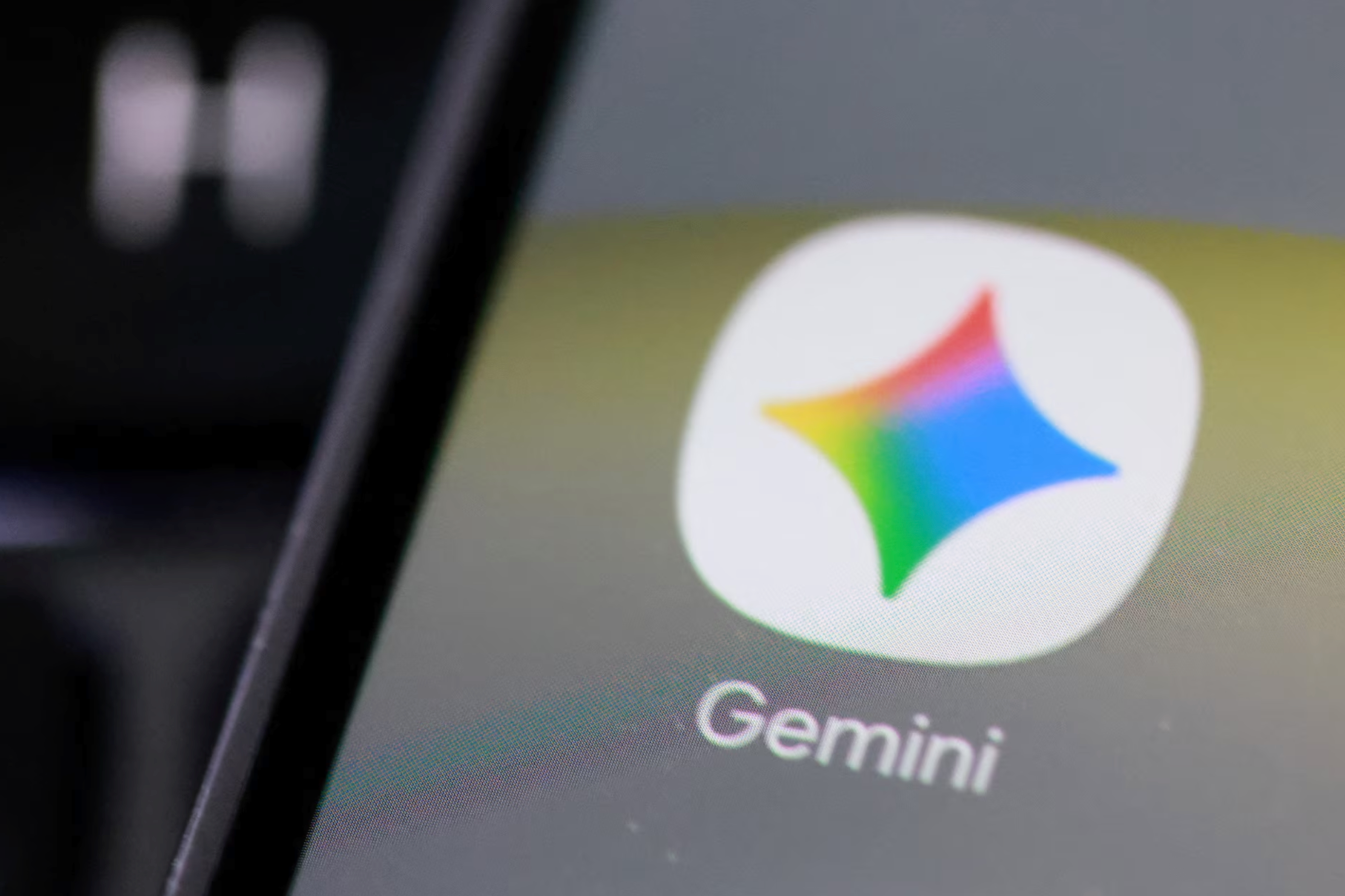 Google Gemini新版迟迟不发 路透曝内幕:芯片不够、内讧不断