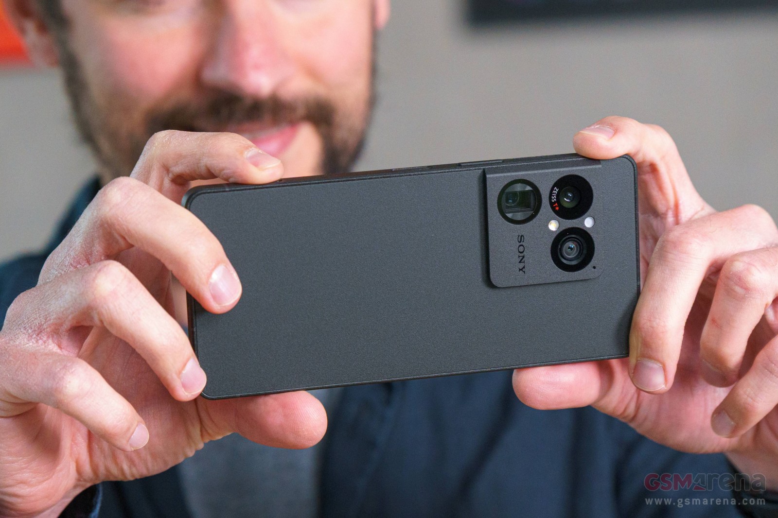 索尼称Xperia 1 VIII销售表现强劲 记忆卡槽与3.5毫米耳机孔为不可或缺的核心特色