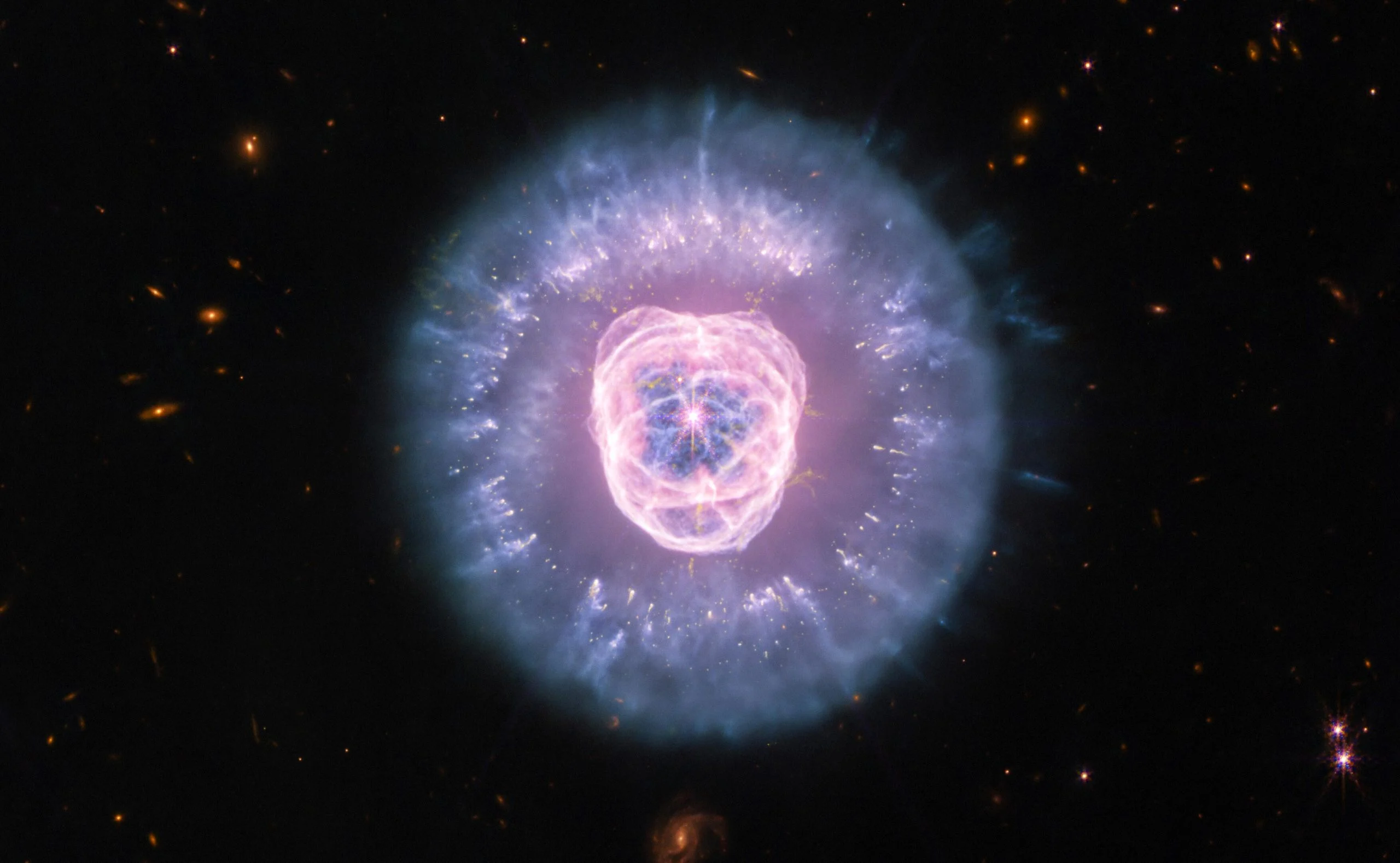 韦伯望远镜拍摄到垂死恒星塑造的"狮子星云"结构