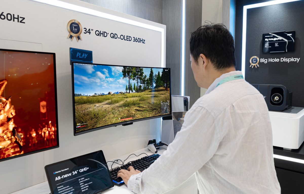 三星展示全球首款300Hz笔记本OLED屏 高刷QD-OLED同步亮相