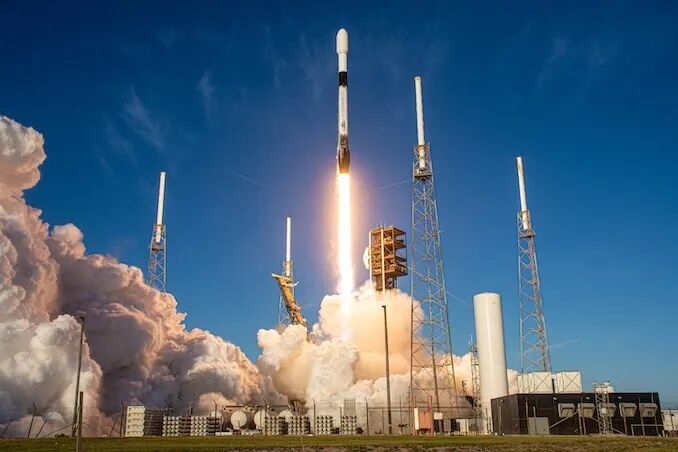 SpaceX停止在佛罗里达州使用猎鹰火箭执行星链发射任务 等待星舰