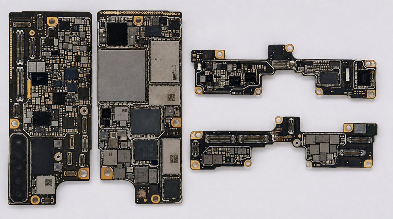疑似苹果折叠屏iPhone主板曝光 或预示新品发布临近