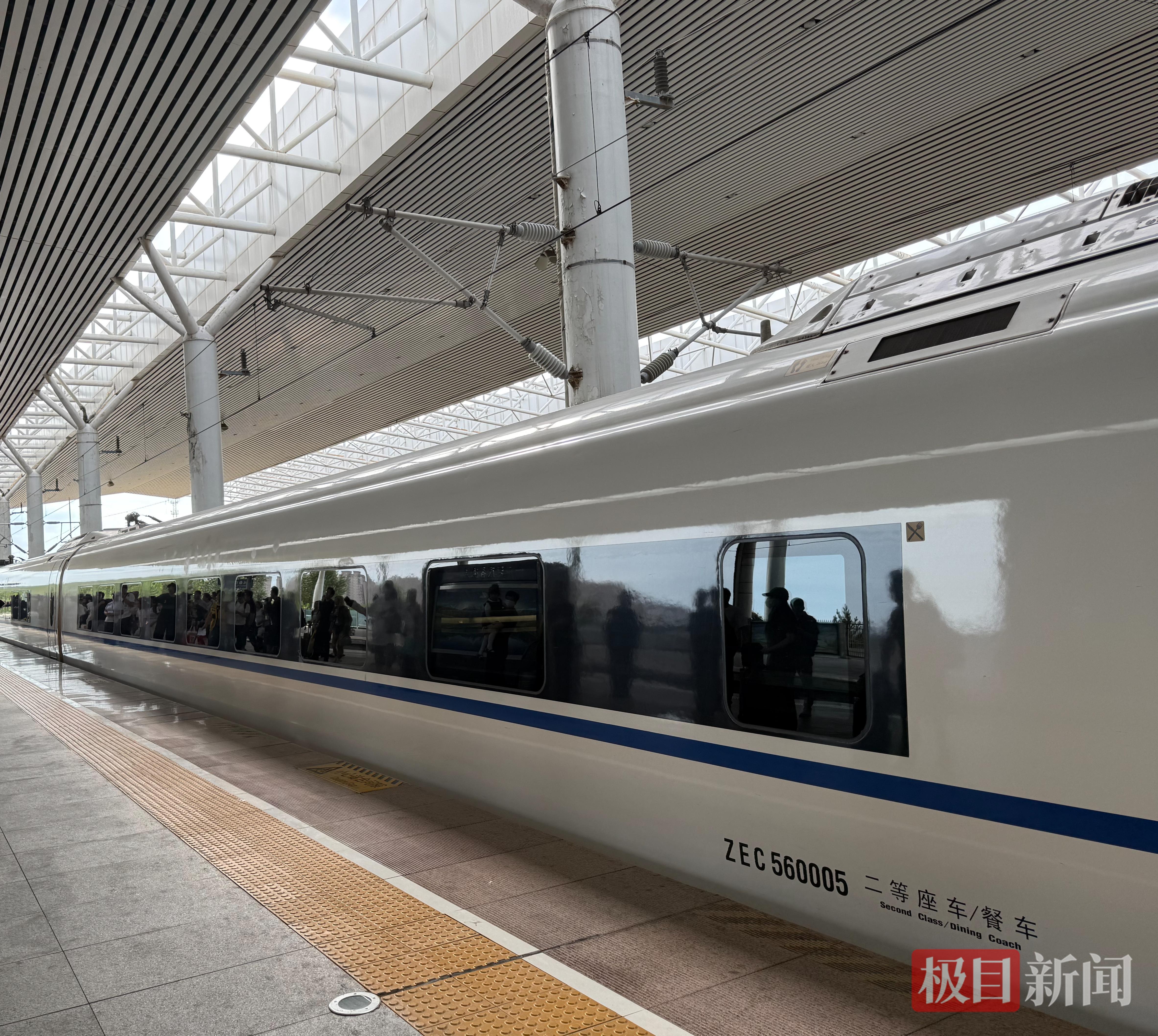 复兴号临时换成和谐号 乘客二等座变无座