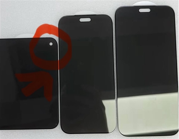 部件图片显示iPhone Ultra采用了单挖孔屏设计