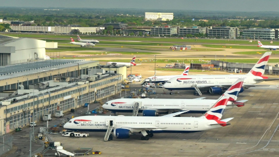 英国空管系统发生故障 仅希思罗就有逾60个航班取消、超200个航班延误