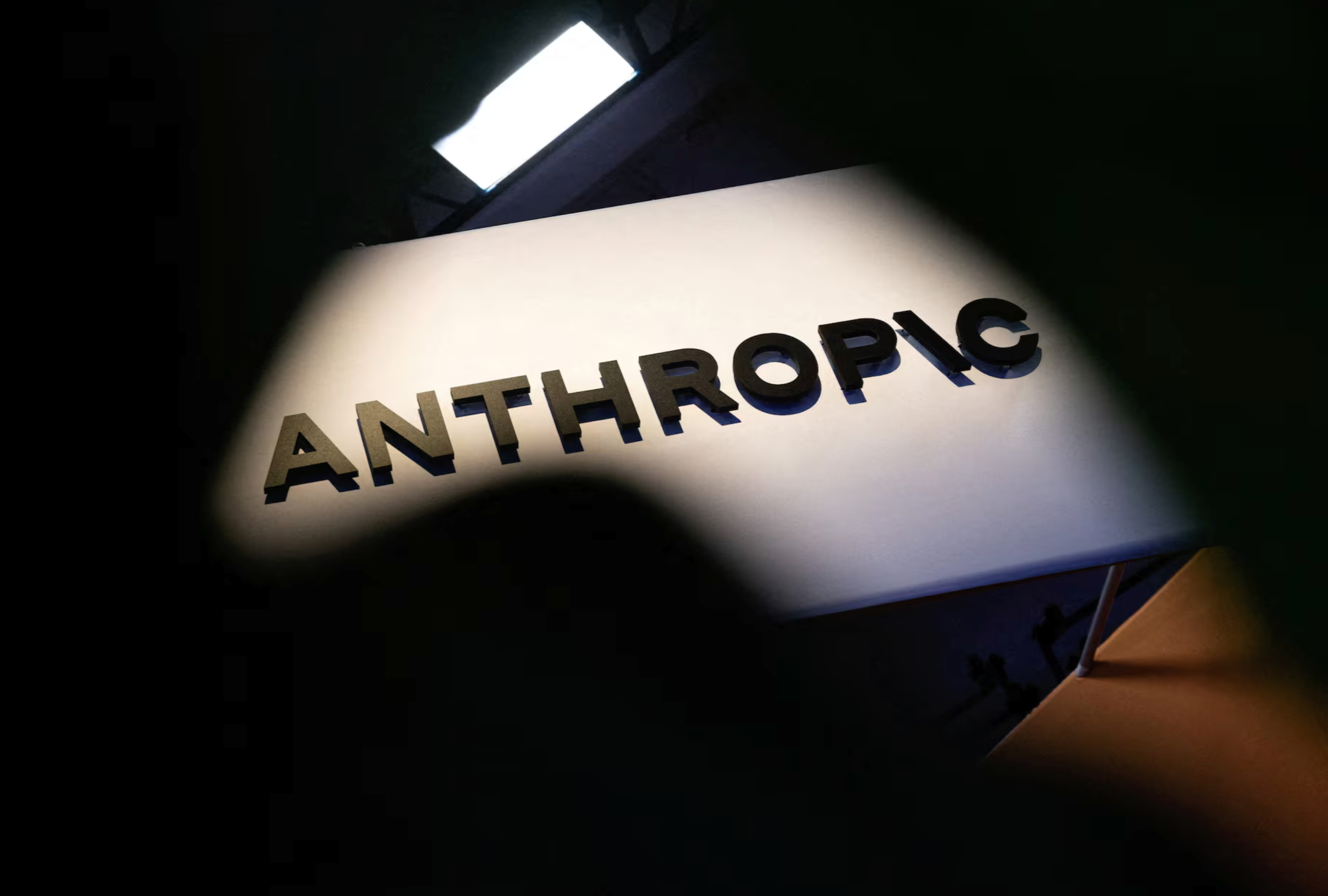 一边准备上市,一边警告AI可能危及人类 Anthropic招股书写了什么?