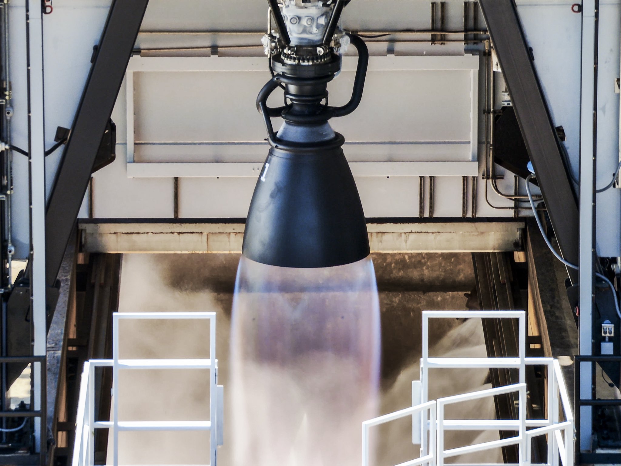 SpaceX据称考虑自制光纤设备 延续火箭业务的垂直整合策略