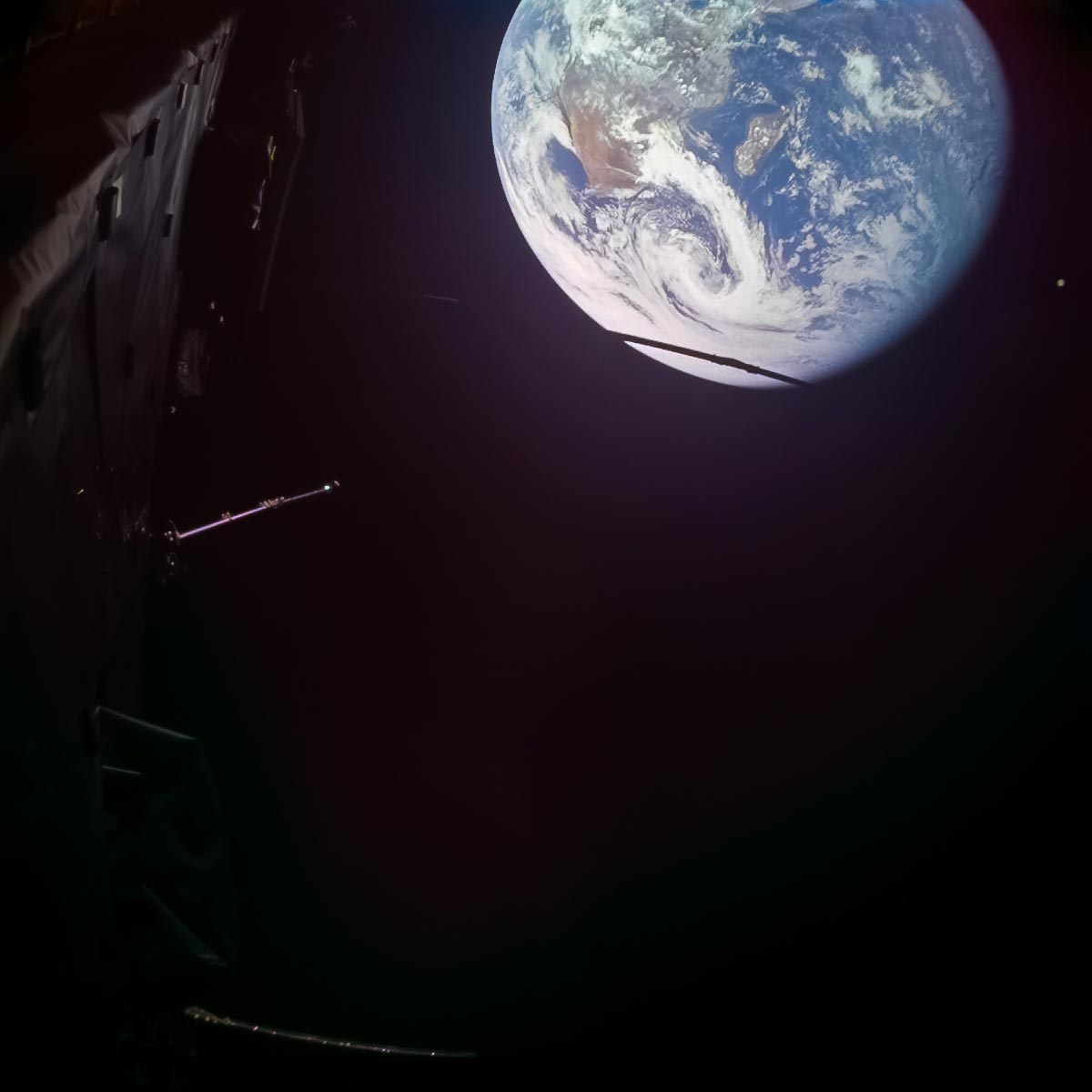 ESA JUICE探测器掠过地球最外层大气区域 借重力提速3.5公里/秒
