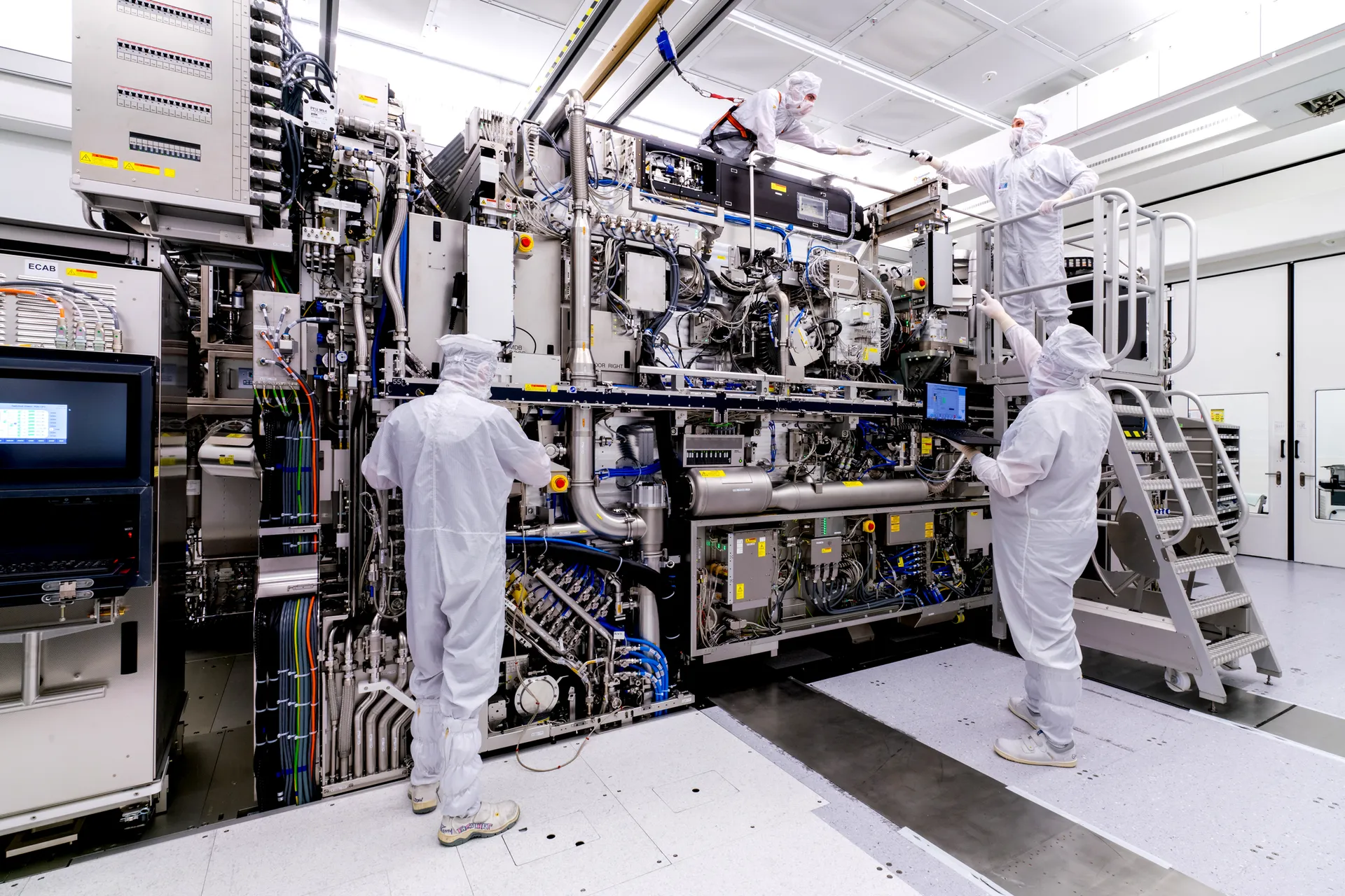 AI设备订单涌入 ASML称2027至2028年产能仍难满足客户需求