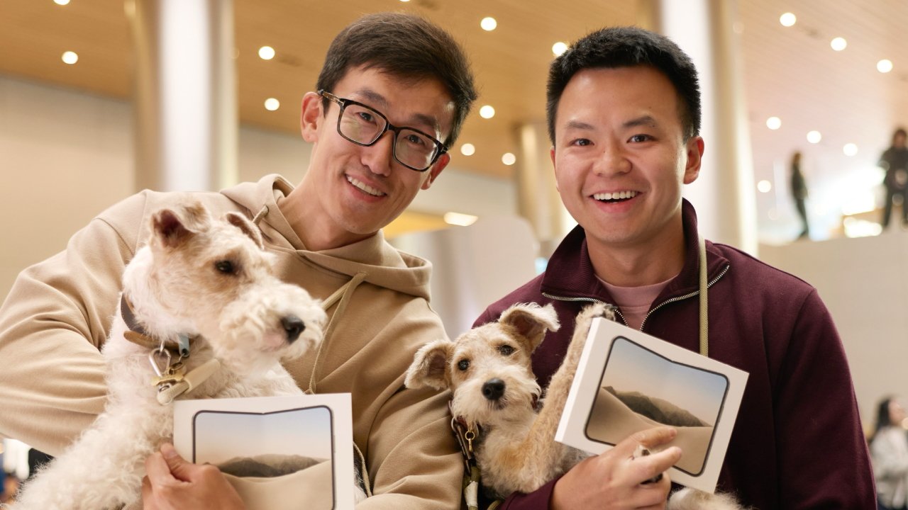 苹果首款折叠屏手机iPhone Duo正式交付用户 部分订单预计明年1月才能送达